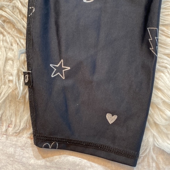 DONATING 9/1 Terez Patterned Black Capri Leggings sz L - Picture 4 of 8